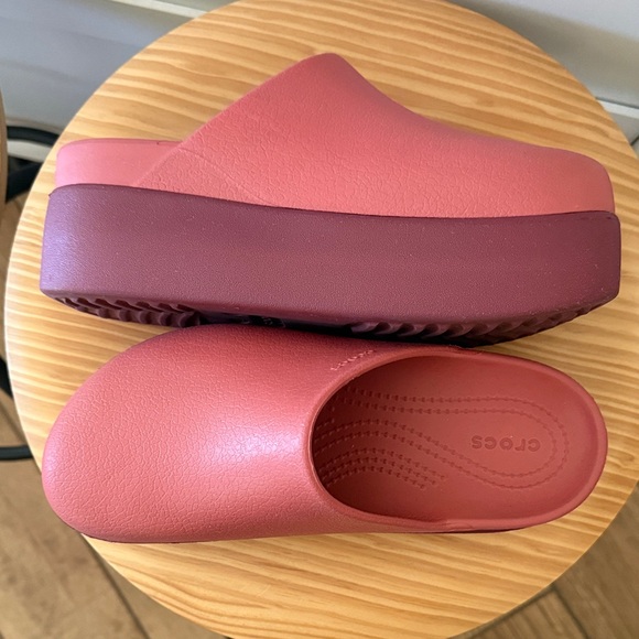 CROCS Women's Platform Clogs in Coral and Burgundy - Picture 4 of 6